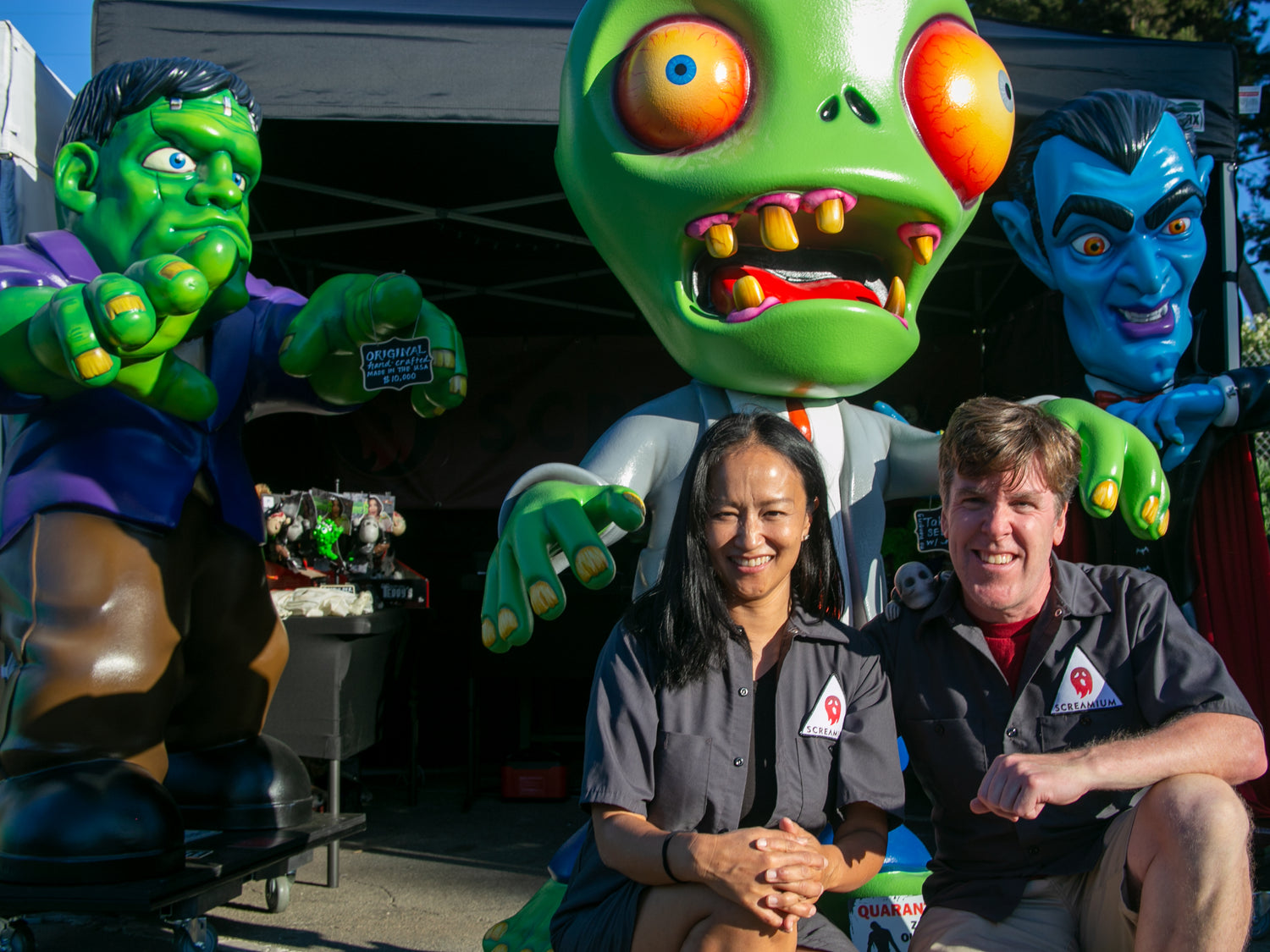 Giant Halloween Decorations for your Home or Business