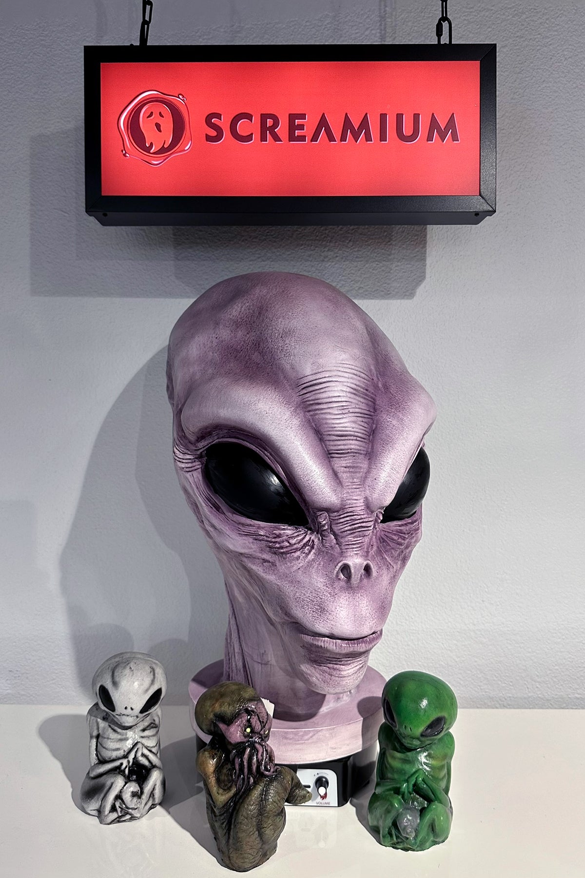 Giant Alien Monster Head Animatronic Lamp Prop 20-Inch-Tall Heavy Duty Polyresin Halloween Decoration