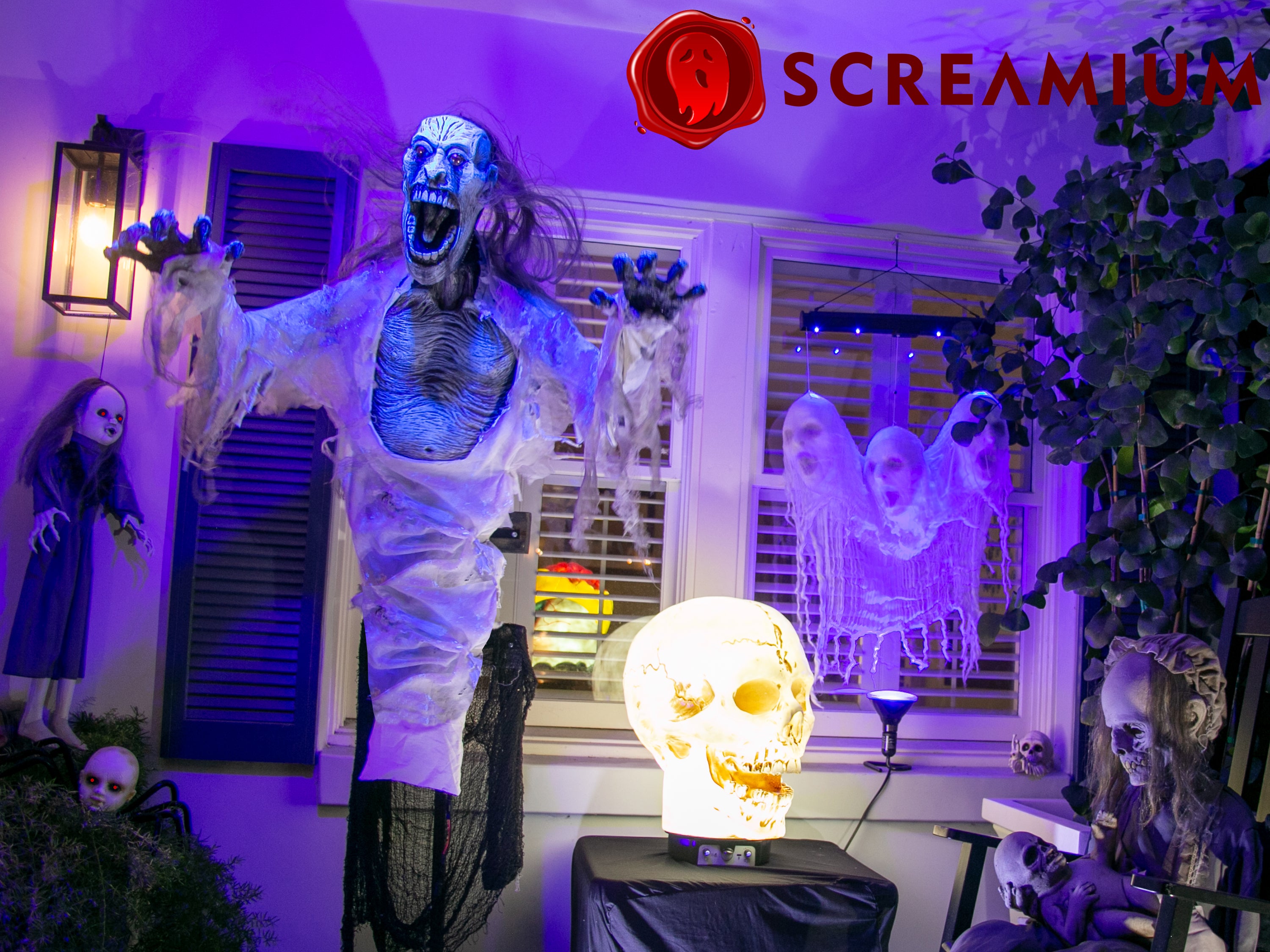Giant Skeleton Head Translucent Polyresin Sculpture Outdoor Halloween Decoration