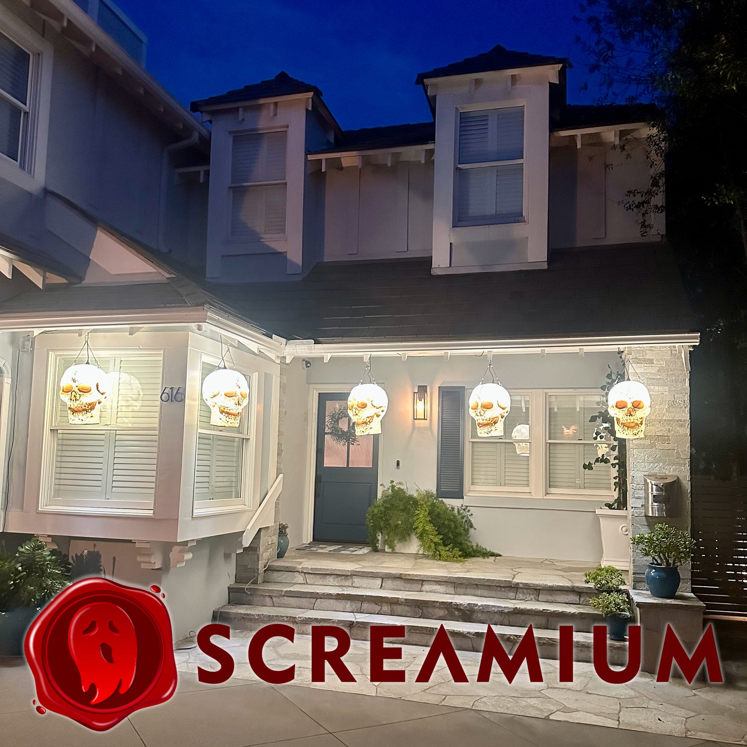 Giant Skull Pendant Lantern Prop 20-Inch-Tall Waterproof Outdoor Halloween Decoration