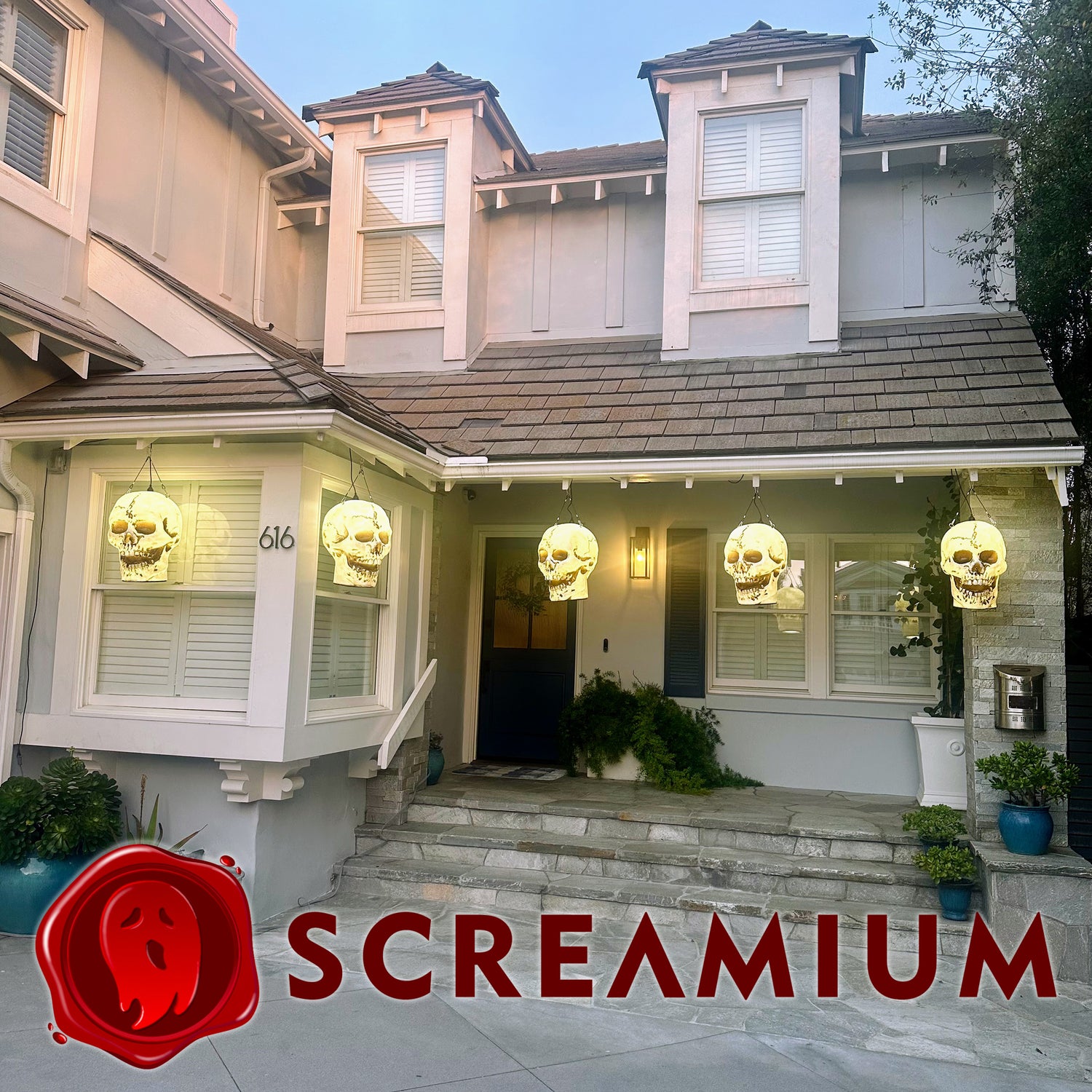 Giant Skull Pendant Lantern Prop 20-Inch-Tall Waterproof Outdoor Halloween Decoration