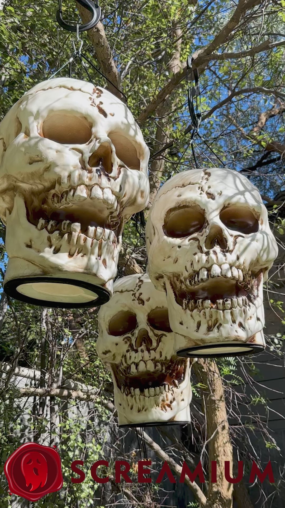 Giant Skull Pendant Lantern Prop 20-Inch-Tall Waterproof Outdoor Halloween Decoration