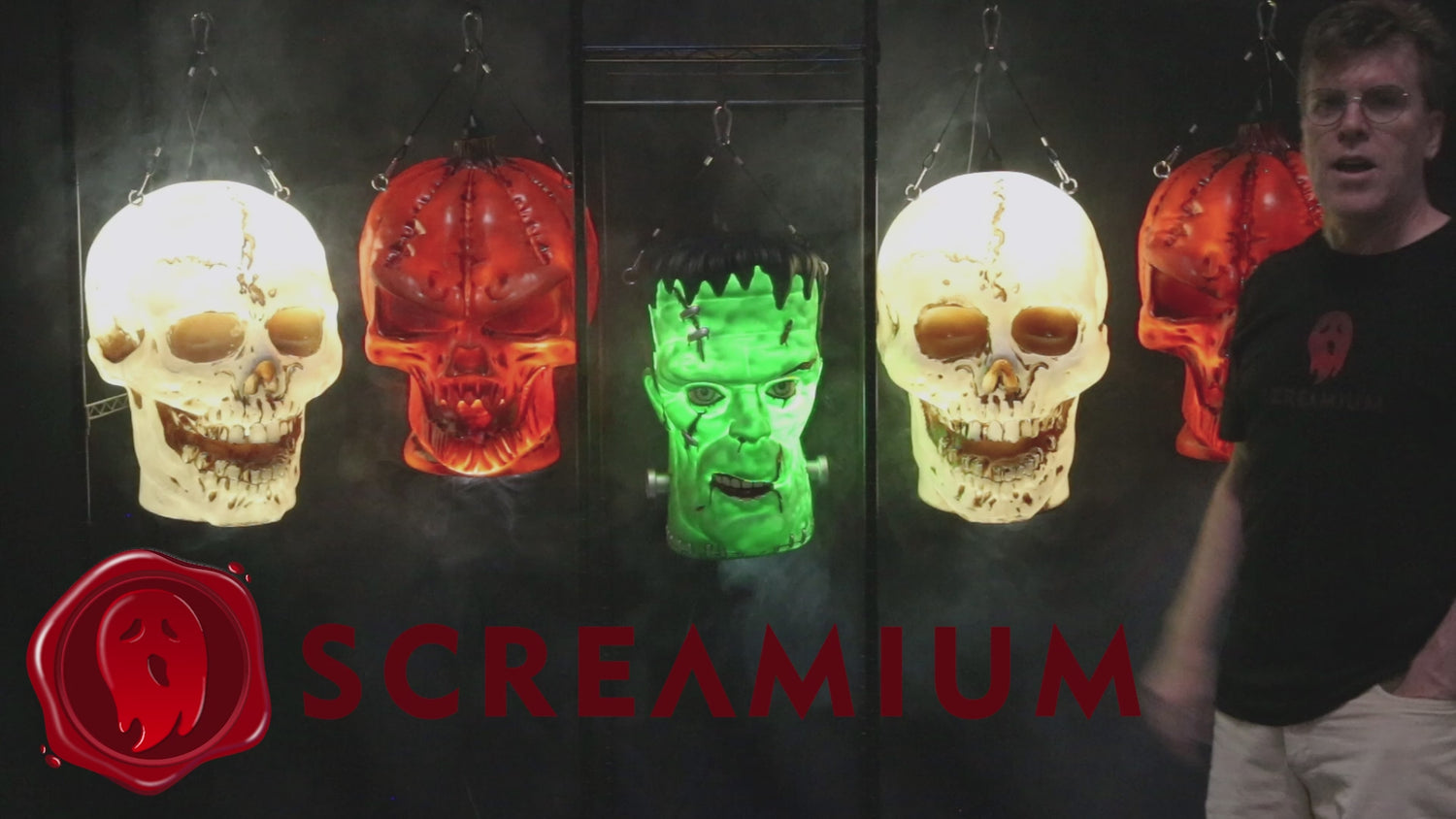 Giant Skull Pendant Lantern Prop 20-Inch-Tall Waterproof Outdoor Halloween Decoration