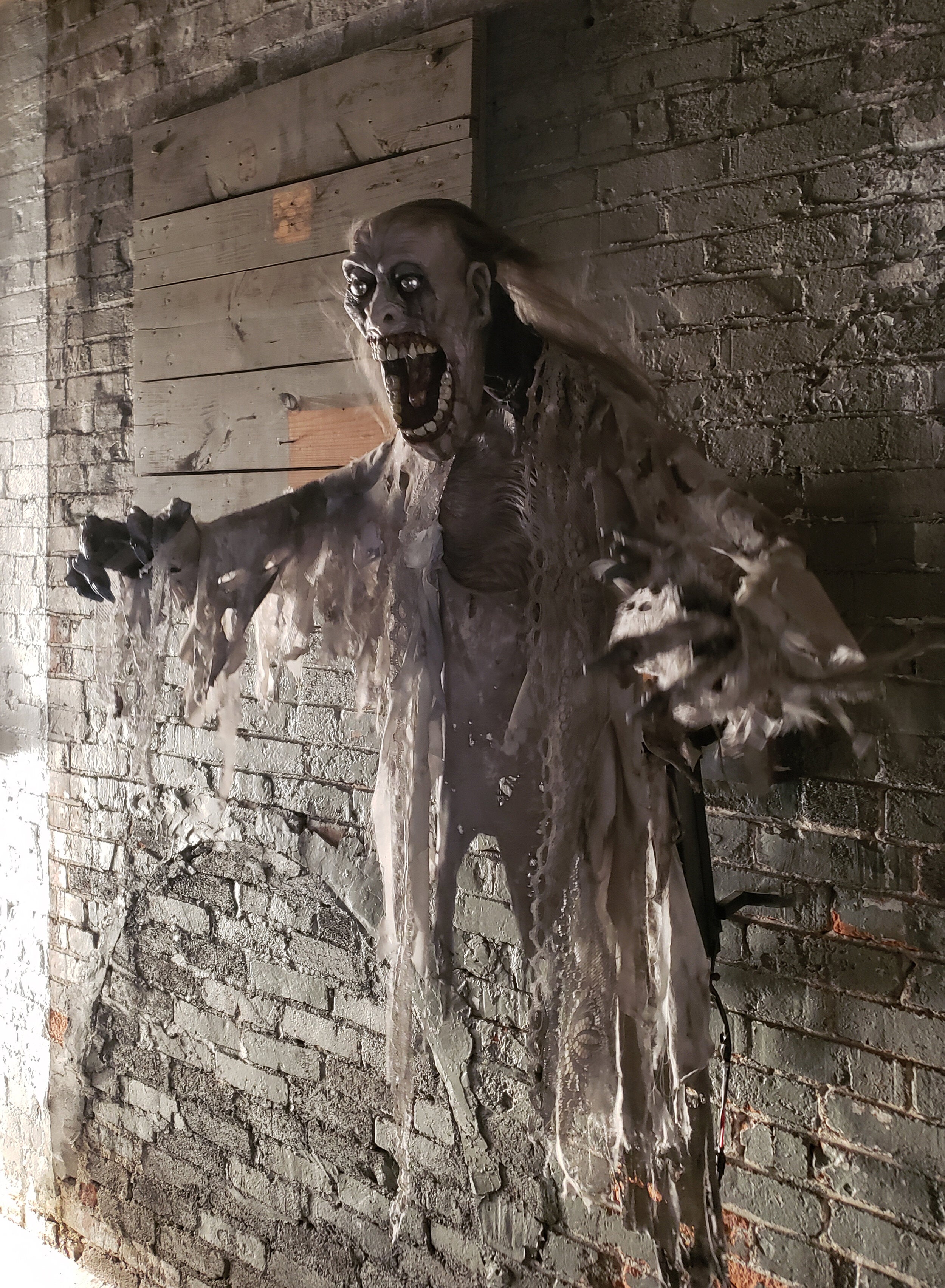 Glow-in-the-Dark Decaying Zombie Ghost Animatronic Prop Monster Halloween Decor : 64-Inches Tall