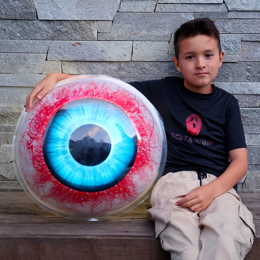 Giant Eyeball 20-Inch Diameter Wall Hanging Light Halloween Decoration