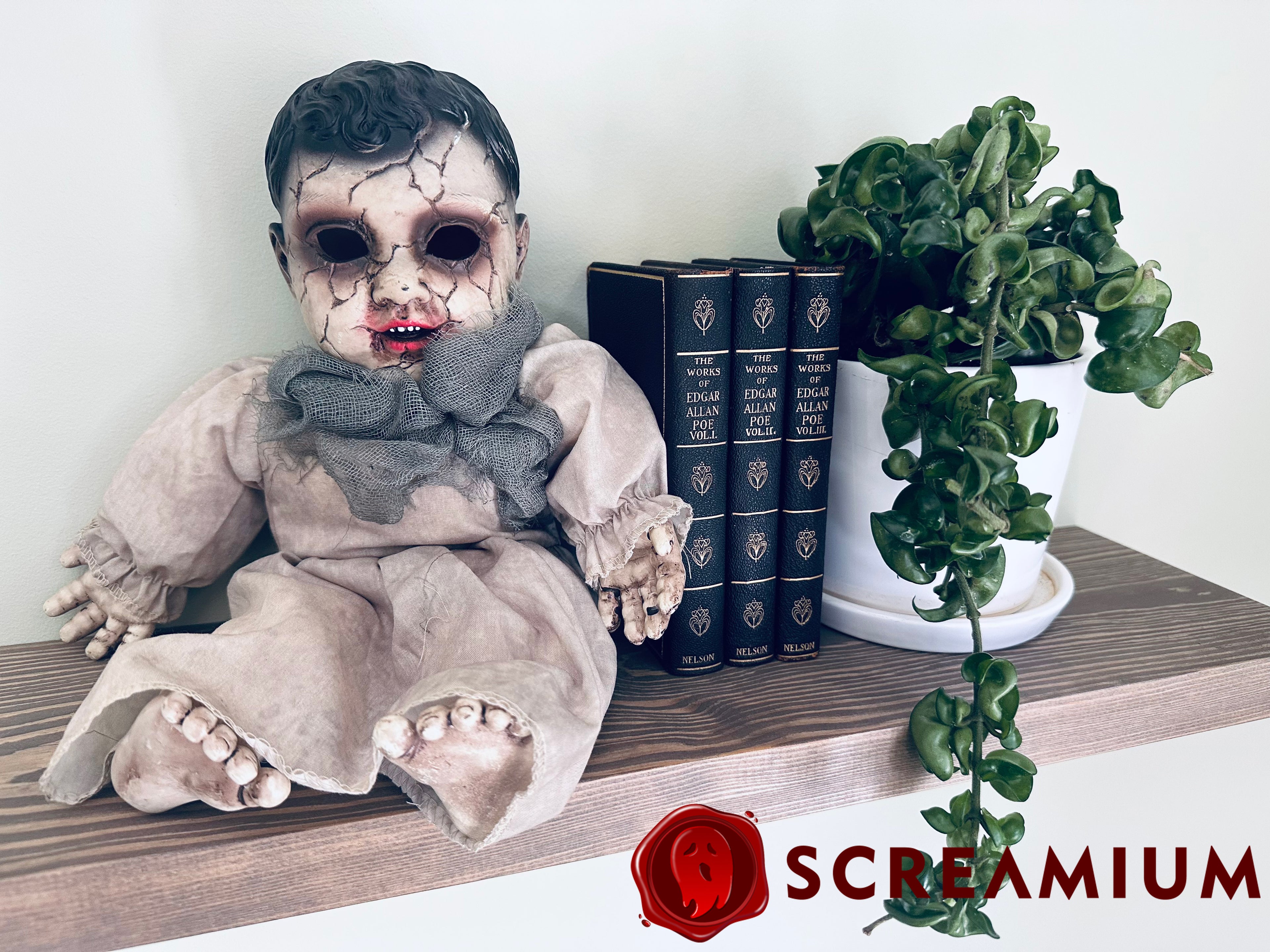 Cracked Face Creepy Doll with Sound : 14-Inch-Tall Halloween Decoration